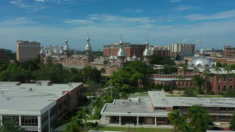 Aerial-view-of-Tampa,-Florida-in-the-summer-time