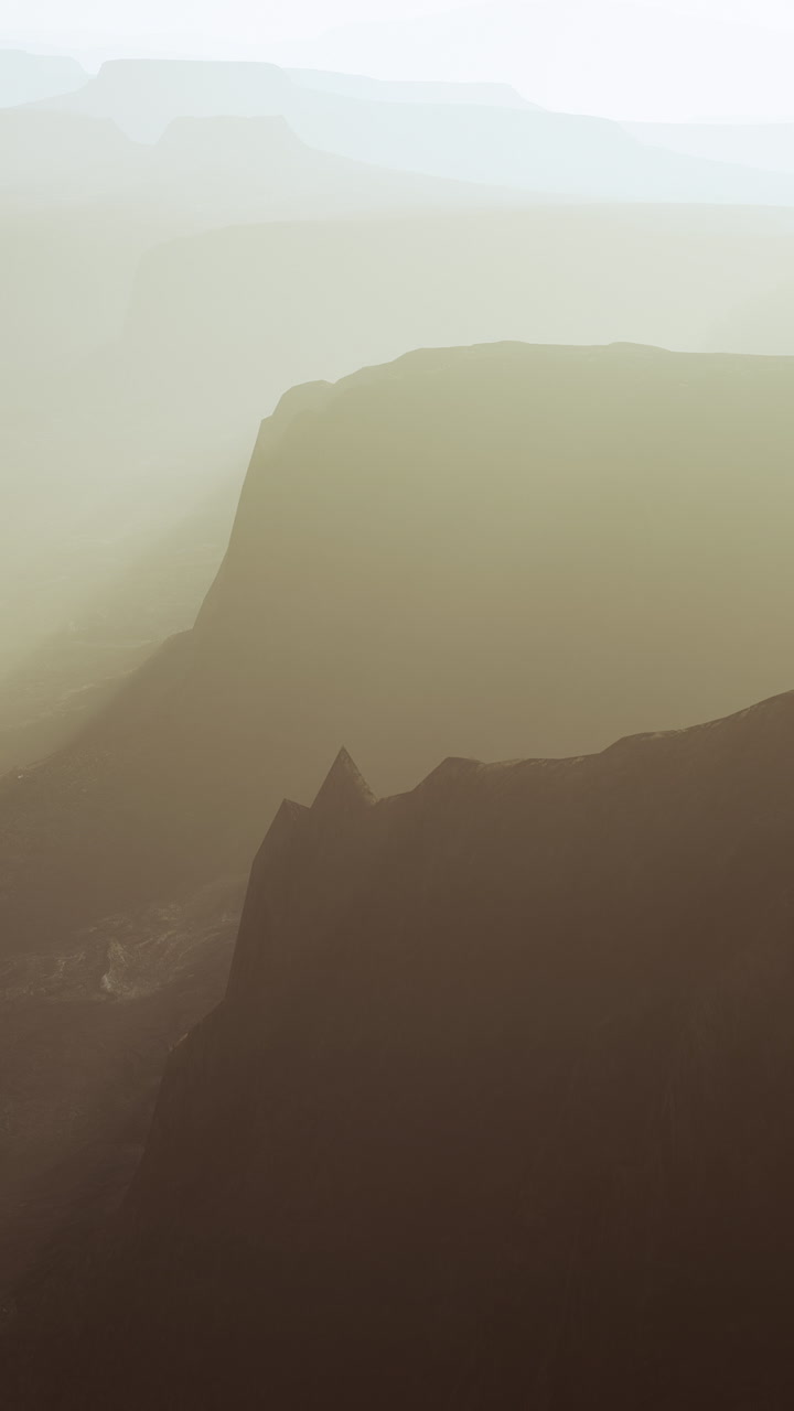 새벽에 안개가 가득한 산들