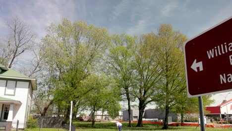 President-Clinton-birthplace-home-sign-in-Hope,-Arkansas-with-video-panning-right-to-left