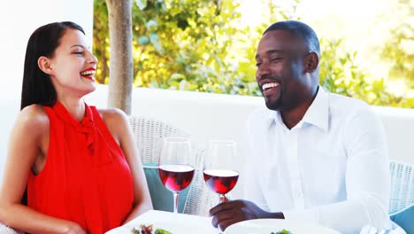 Romantic-couple-toasting-their-wine-glasses