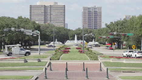 Hermann-Park-Drive-Und-Mecom-Fountain-In-Houston,-Texas