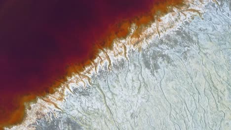 texturas coloridas en el terreno arenoso en el sitio de la mina en huelva