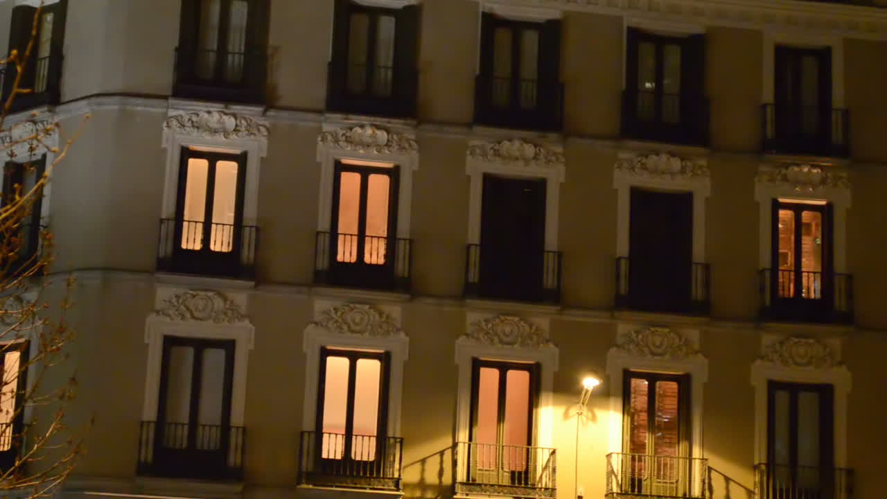 PLAZA DEL CALLAO. Hotel nella zona di Madrid. Le camere libere lampeggiano
