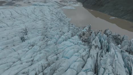 formaciones de hielo del glaciar islandés desde arriba