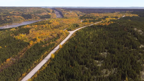 Robert-Bourassa-Planta-De-Energía-Hidroeléctrica-Aliviadero-De-Instalaciones-Generadoras-De-Quebec,-Canadá