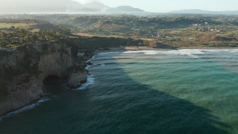 costa escénica en città del mare-perla del golfo en sicilia, italia - toma aérea de drones