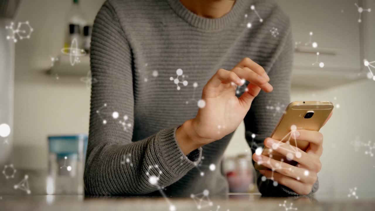 iconos de emoji con una mujer usando un teléfono inteligente en el fondo 4k