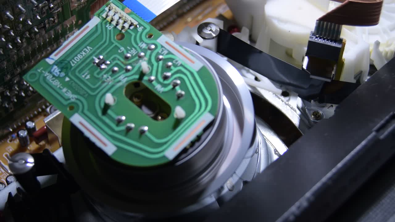 cabeza helicoidal de video vhs trabajando cuando se inserta una cinta de video