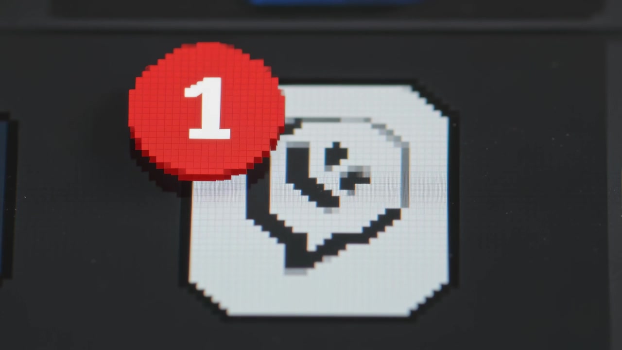 Mostrando l'icona di un'app che riceve un badge rosso che appare e cresce sull'angolo di uno schermo scuro, indicando una chiamata.