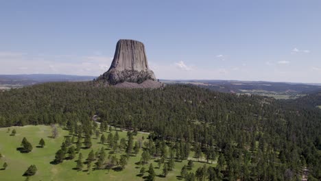 A-drone-shot-of-Devils-Tower,-a-massive,-monolithic,-volcanic-stout-tower,-or-butte,-located-in-the-Black-Hills-region-of-Wyoming