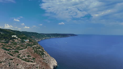 Experimente-La-Belleza-De-Salento,-Puglia,-Desde-Una-Impresionante-Perspectiva-Aérea