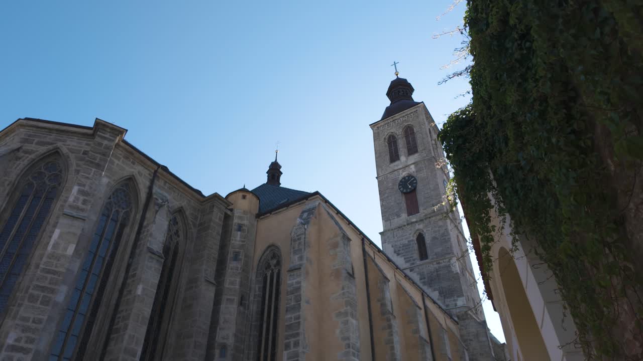 View of the historic Church of Saint James, showcasing its Gothic architecture under a clear blue sky. Located in Kutna Hora, this landmark is a symbol of Czech heritage.