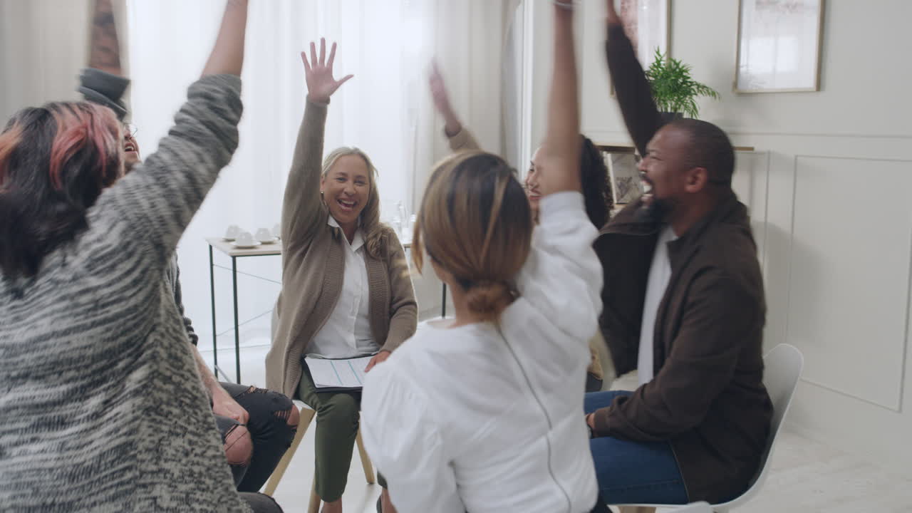 국제 직원 들 이 단결 을 나타내는 것