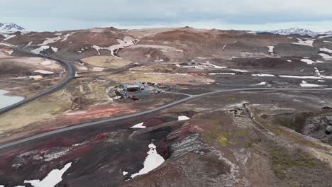 he aquí la majestuosa vista de un volcán no descubierto cerca de myvatn en reykjahlid en islandia