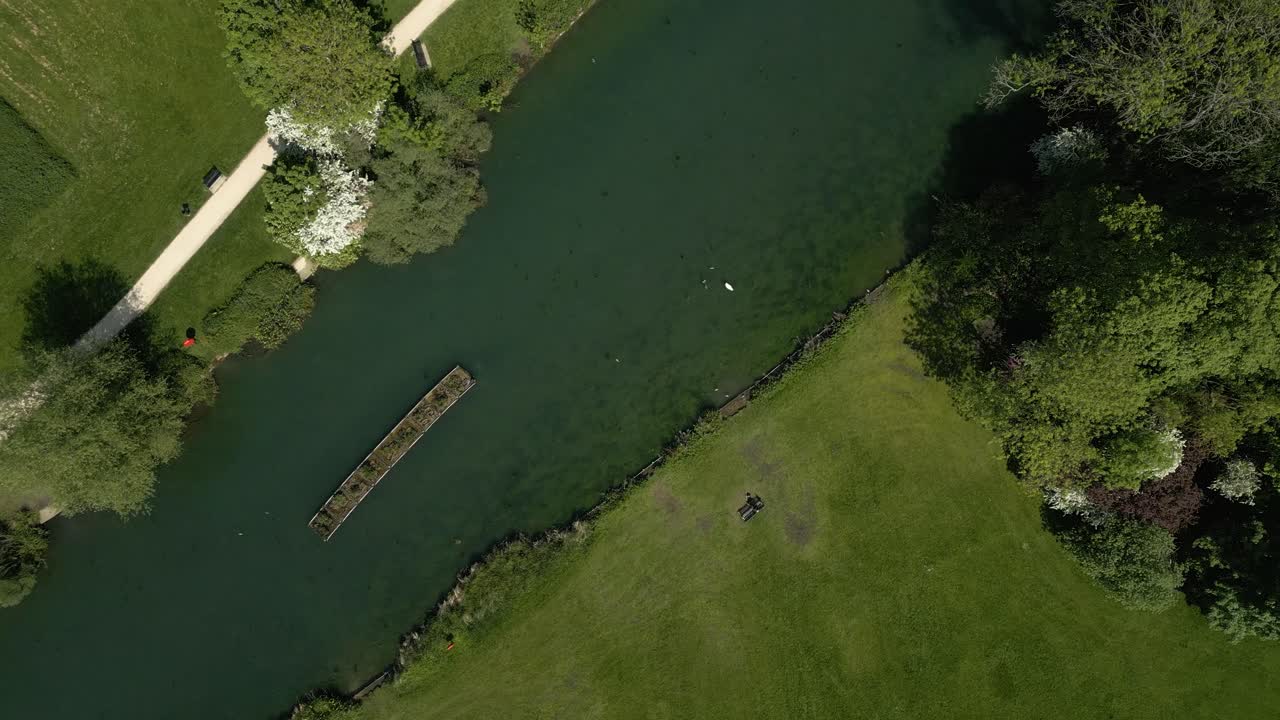 강 churn cirencester 새 눈으로 볼 수 있는 스프링 에어 헤드