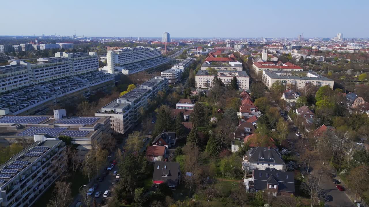 casa de nivel con terrazas de varios pisos
