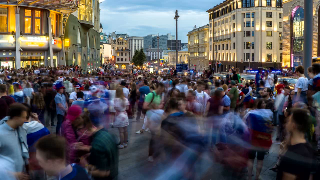 Russian football fans celebrate the victory of their team on the streets of the city,time lapse