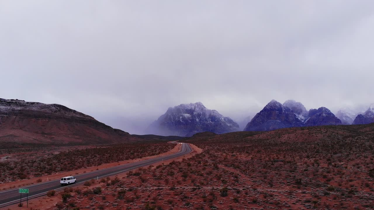 vista aérea de la autopista de invierno de nevada desde enero de 2023