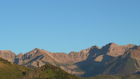 Panning-shot-of-Mt-Sneffels-on-a-sunny-summer-day