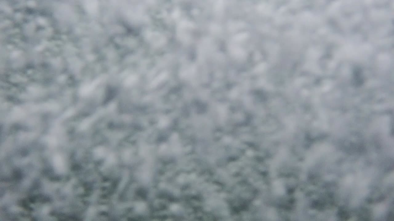 grabación submarina en alta resolución de la circulación de burbujas