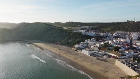 casas y hoteles con vistas a la playa en la costa del algarve de portugal