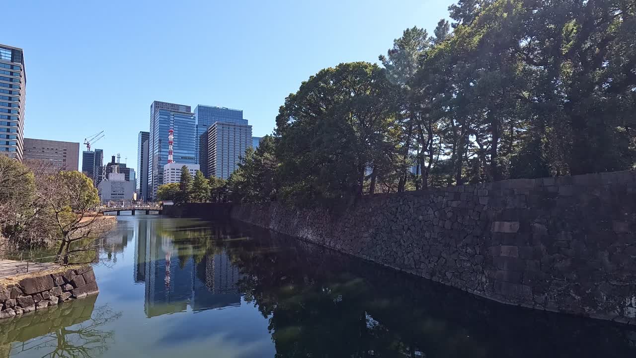 Hirakawa Moat Near Takebashi Bridge in Tokyo’s Imperial Palace, With Reflections of Lush Trees and Historical Architecture