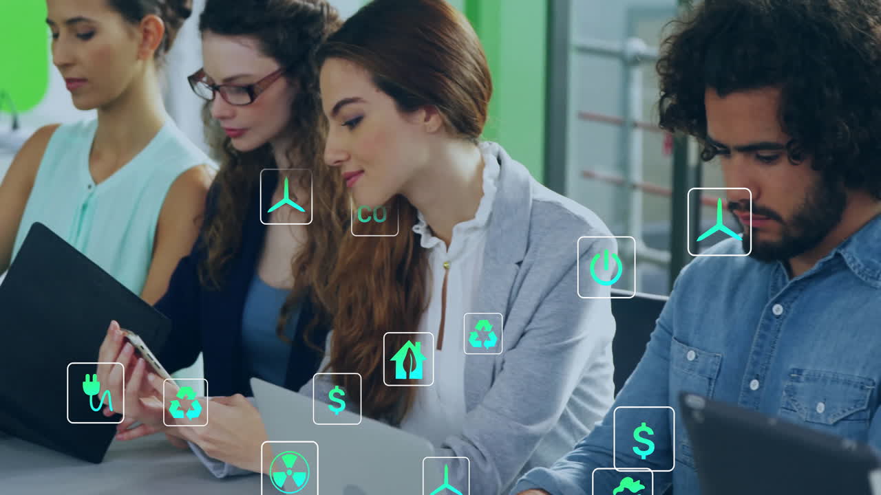 animación de iconos de ecología sobre diversos colegas que utilizan la tecnología en la oficina