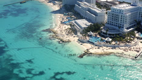 Paraíso-De-Playa-Tropical-Y-Lujosos-Complejos-Hoteleros-En-La-Ciudad-De-Cancún.