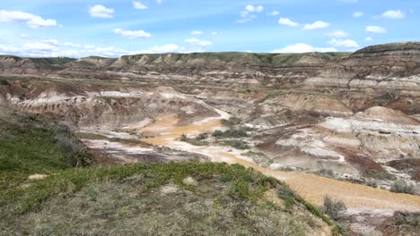 Paisaje-Y-Vista-Del-Parque-Provincial-De-Dinosaurios-En-El-Sur-De-Alberta-Canadá-En-Un-Día-Soleado