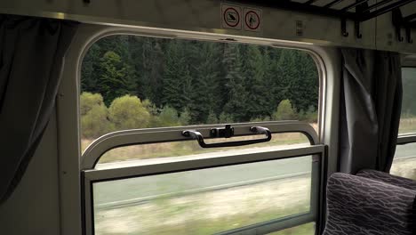 el tren de vía estrecha de rodope en su camino a través de las montañas de rodope