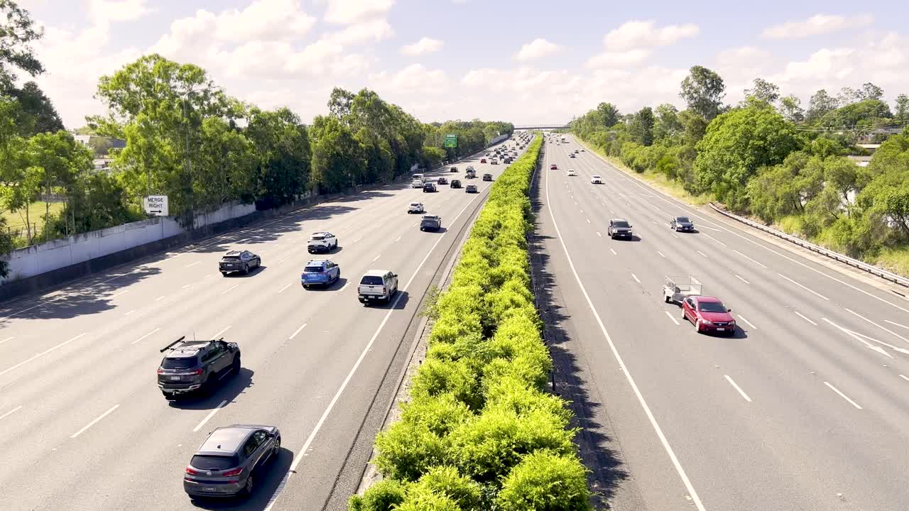 Filmato di un drone sull'autostrada M1 tra Gold Coast e Brisbane, in Australia