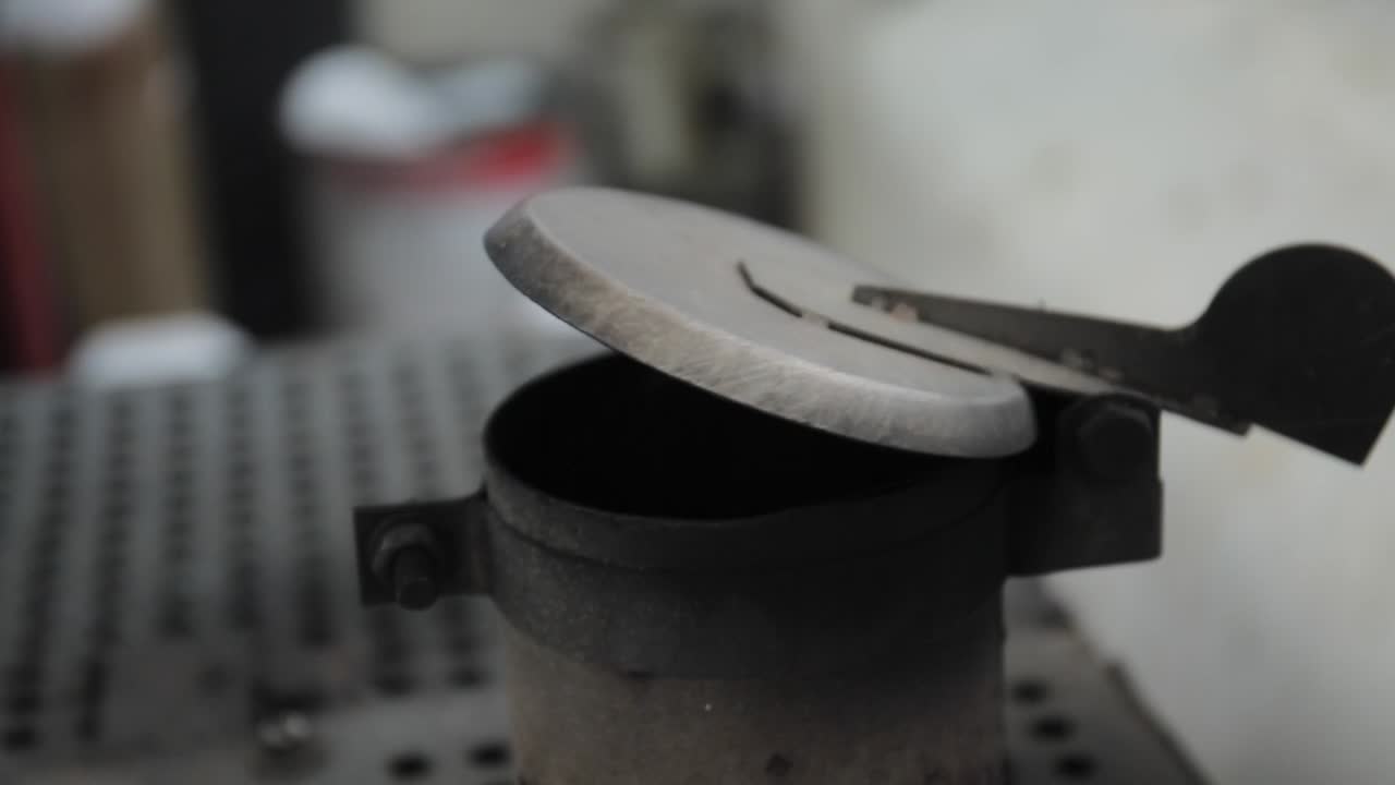 промышленная выхлопная труба с крышкой