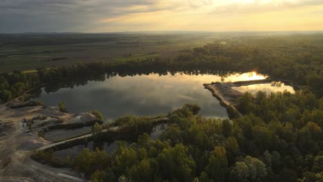 ¿imágenes-Aéreas-De-Drones-De-4k-Del-Lago-Cerca-De-Ormo?