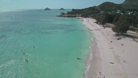 Luftaufnahme-Von-Kajakfahrern-Im-Meer-Bei-Kailua,-Oahu-An-Einem-Sonnigen-Tag