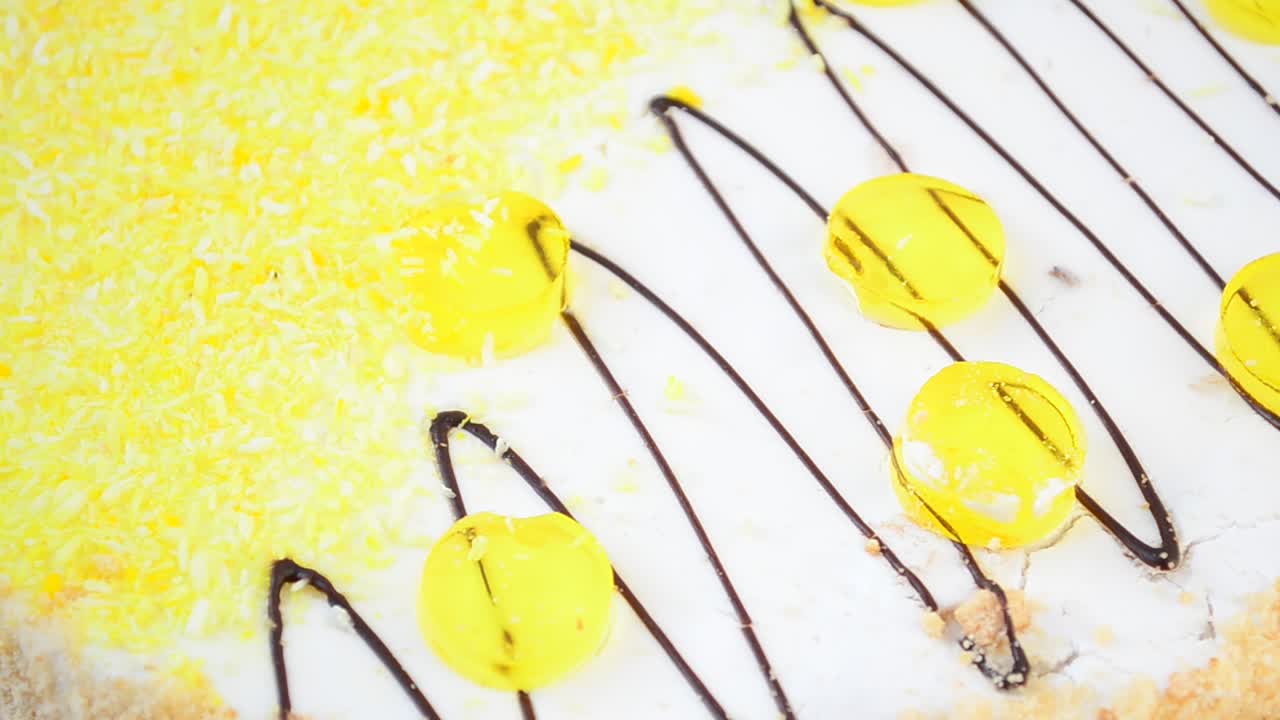 The pie turns around. Pie Napoleon
