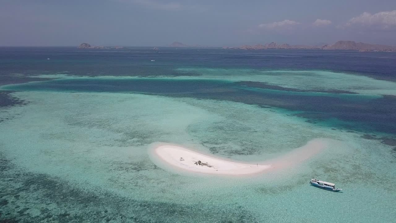 antena: isla de komodo en indonesia