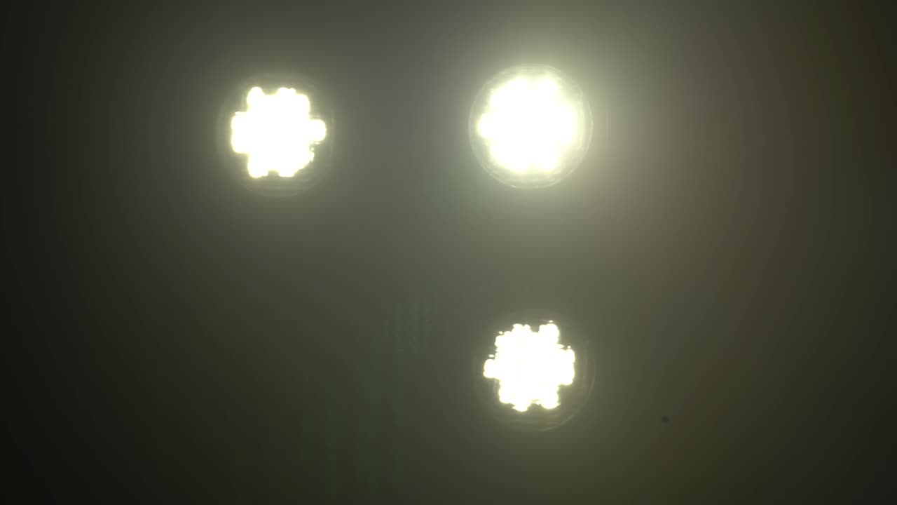 무대 조명, 밝게 빛나고 켜고 끄는 플래드 라이트