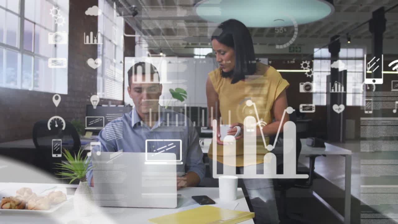 animación de procesamiento de datos y diagramas sobre diversas personas de negocios hablando en la oficina