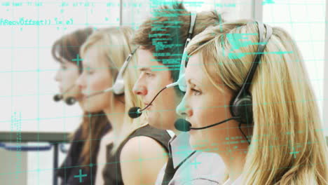 animazione dell'elaborazione dei dati finanziari su persone che indossano cuffie telefoniche