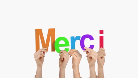 con las manos en alto merci