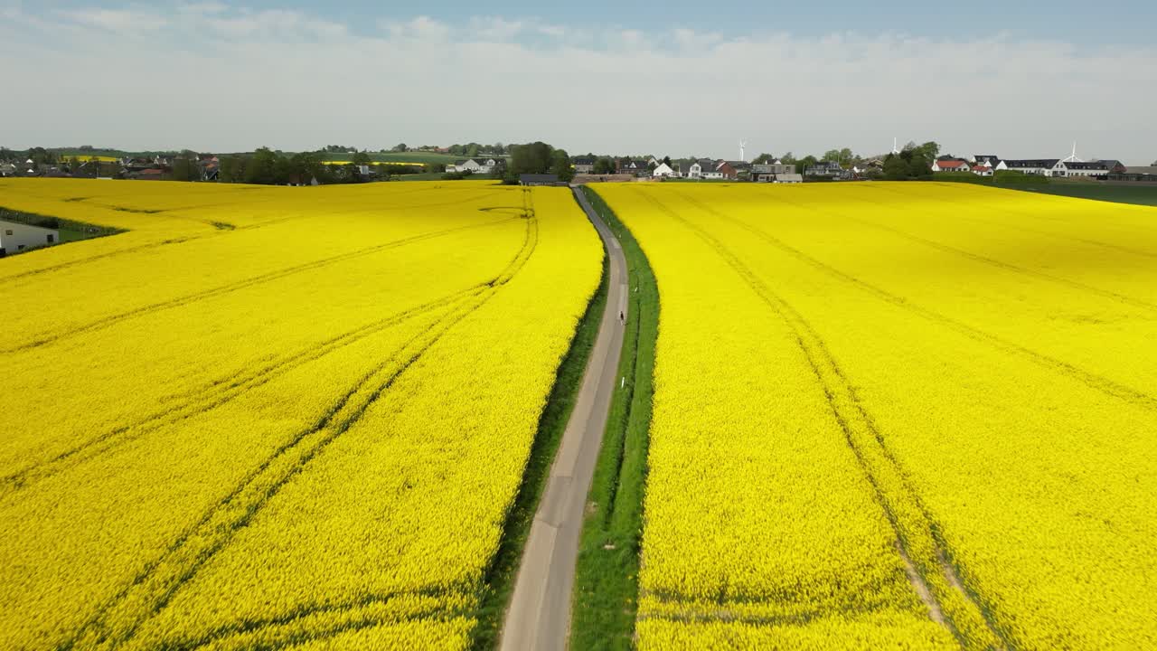 드론이 을 천천히 날아다니는  을 기록합니다.