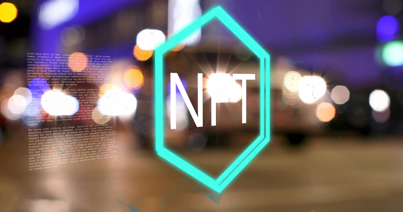 Animazione del logo NFT su persone e traffico sfocati su una strada cittadina di notte