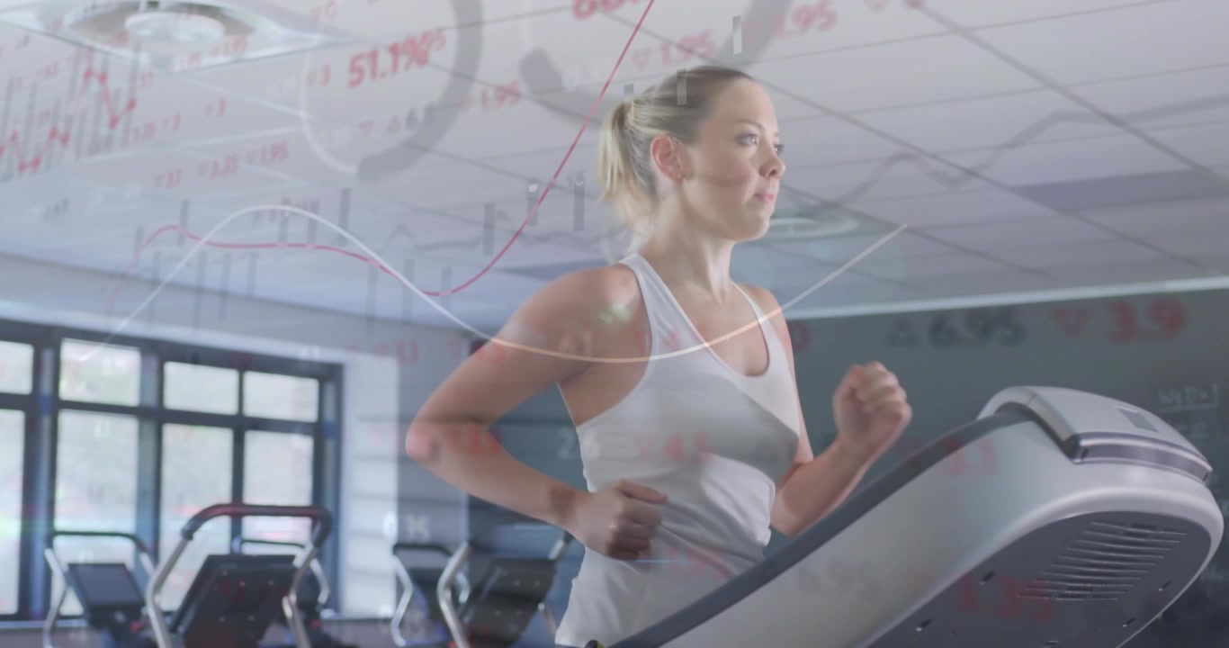 Wanita Berlari di Treadmill dengan Hamparan Data Keuangan Animasi