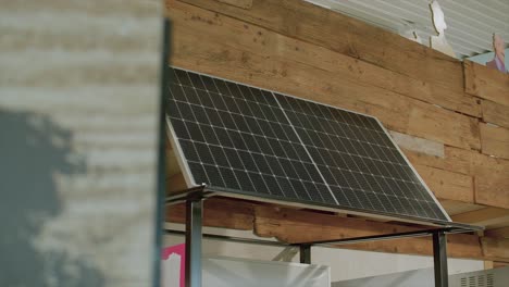 Pequeño-Conjunto-De-Paneles-Solares,-Energía-Renovable