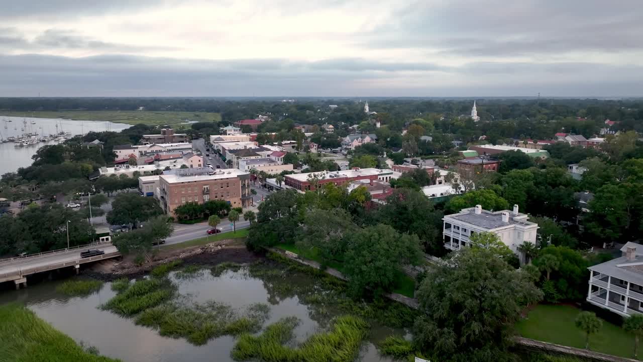 barrido aéreo en el centro de beaufort sc, carolina del sur