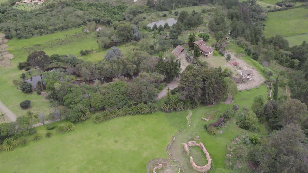 Just a short distance from Villa de Leyva's colonial charm, the ecopark offers a peaceful escape amid rugged hills and open skies. Roll right with yaw left.