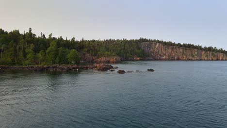 vista aérea del parque estatal tettegouche en el área de la costa norte del lago superior, visite y explore mn, paisaje maravilloso de la naturaleza