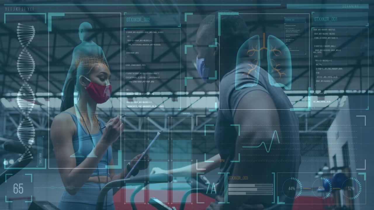 체육관에서 남자와 대화하는 여성 피트니스 트레이너에 대한 의료 데이터 처리와 디지털 인터페이스