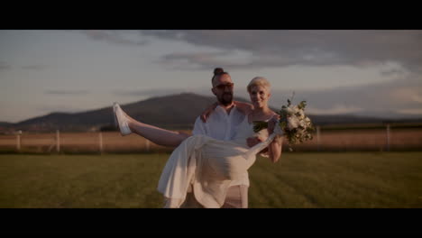 a romantic wedding couple photo shoot in nature