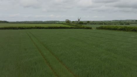 campo de cultivo de primavera molino de viento de abedul norfolk paisaje vista aérea